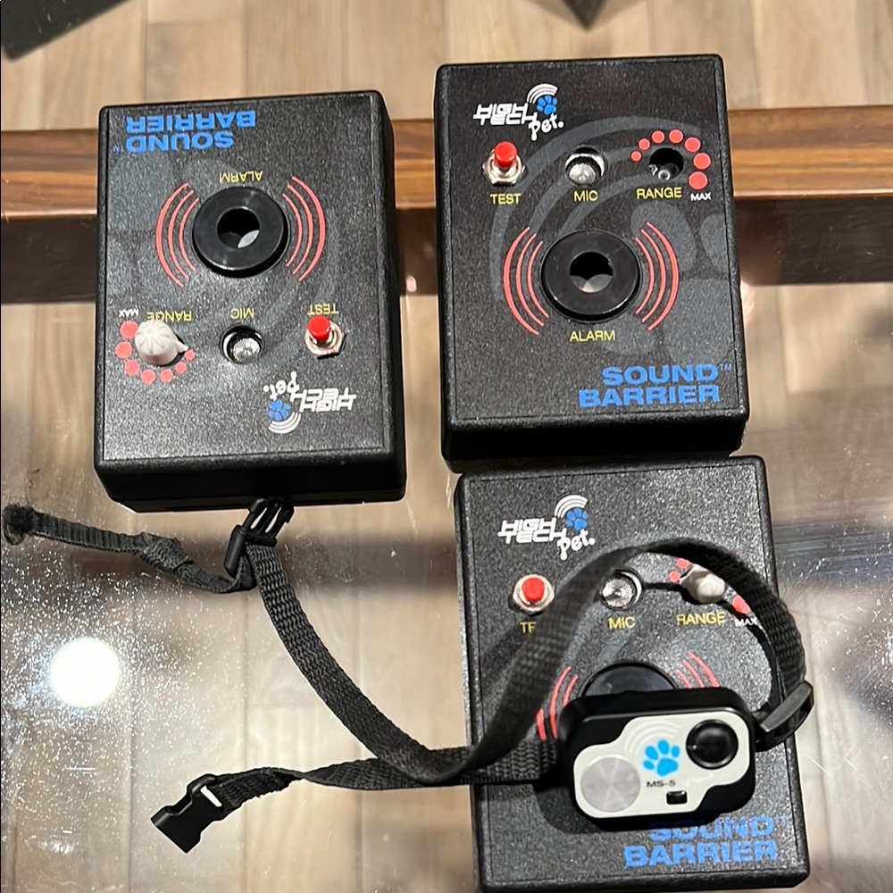 Sound Barrier Dog Training System - Black with 3 barriers and 1 collar